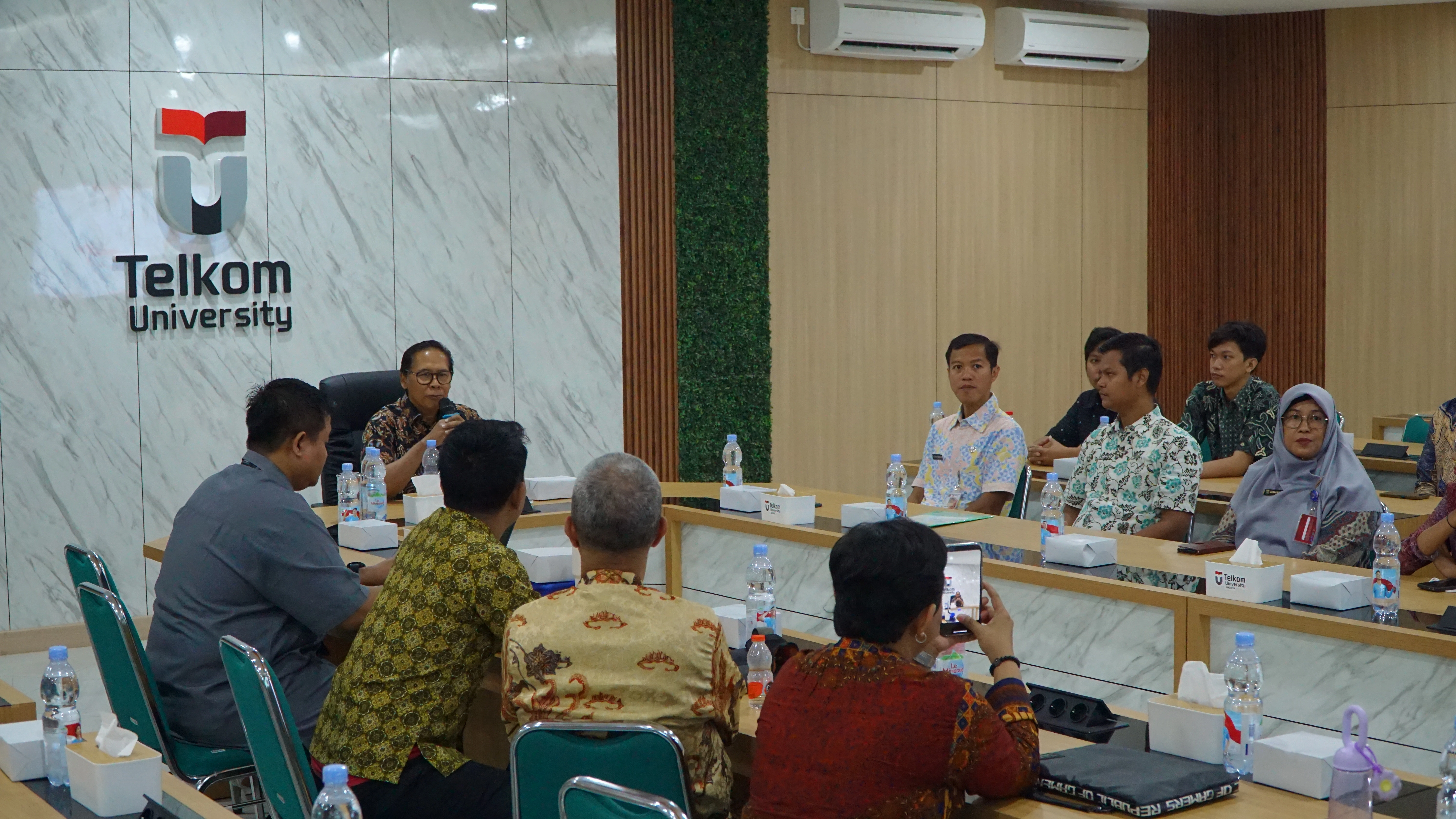 sambutan dari Dr. Ir. Agus Ahmad Suhendra, MT, selaku Direktur Telkom University Jakarta.
