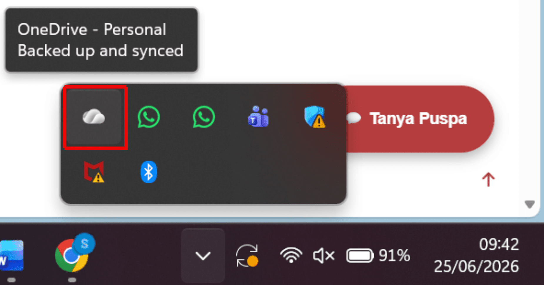 Klik ikon OneDrive yang terdapat pada taskbar Windows (ikon awan berwarna biru atau putih).