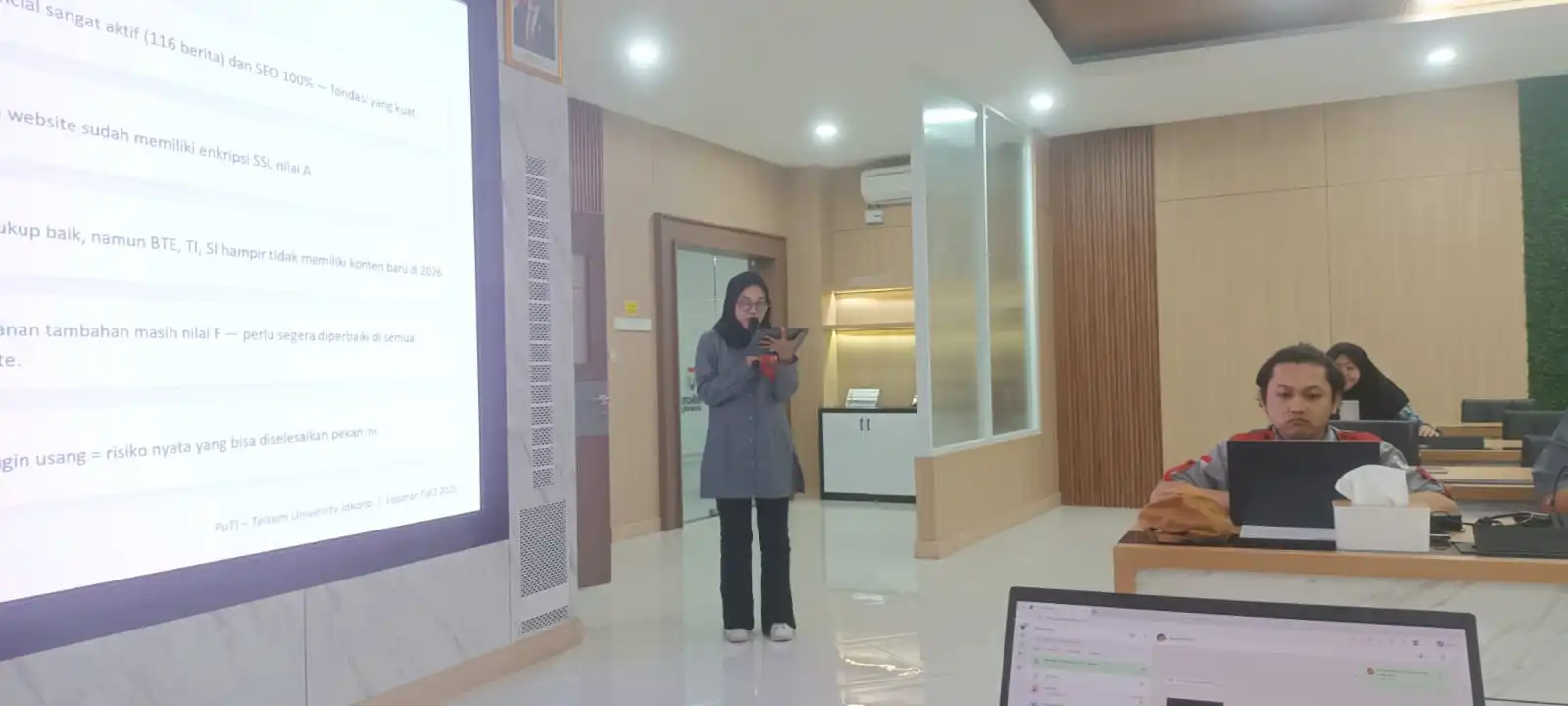Pembukaan acara Monitoring evaluasi konten, MC Mega Lestari Pembukaan acara Monitoring evaluasi konten, MC Mega Lestari